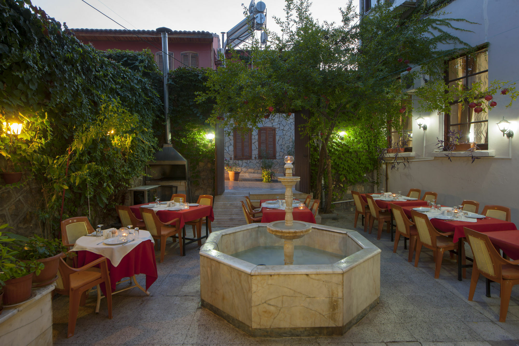Konak Hotel Kaleici アンタルヤ エクステリア 写真